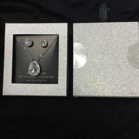 Genuine Crystal Necklace and Earring Set 18” - Picture 3 of 6